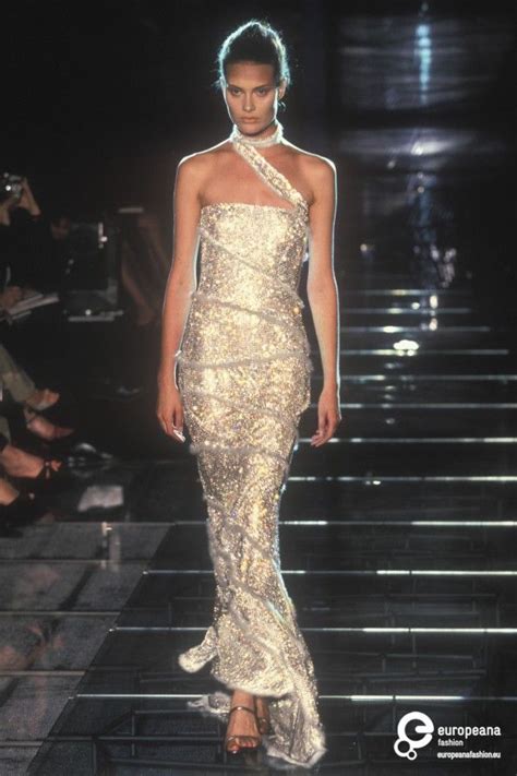 GIANNI VERSACE Atelier Fall Winter 1998 1999 Haute Couture 